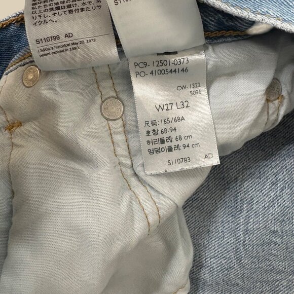 Levis 501 Womens Premium Original Fit Mom Jean Medium Wash Button Fly Size 27x32 - Picture 8 of 11